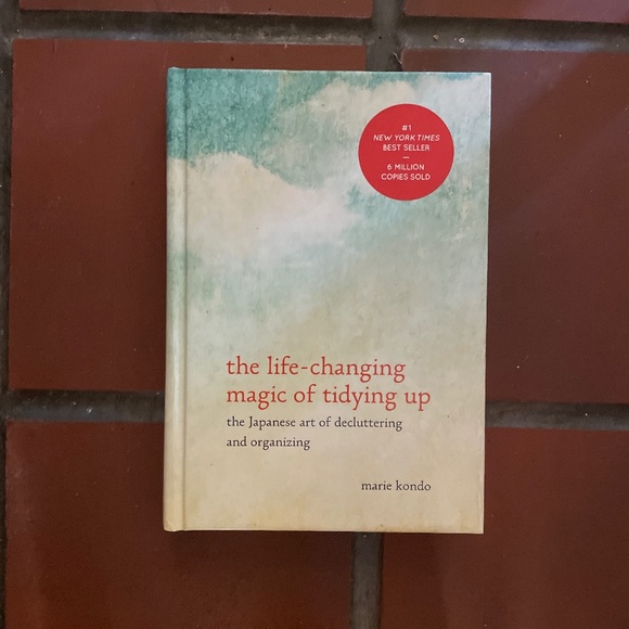 The Life-Changing Magic of Tidying Up Book Marie Kondo - Picture 1 of 3
